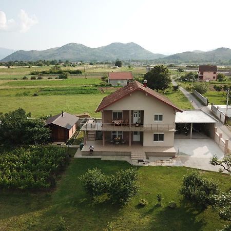 Eko Apartmani Krackovic Golubovci Exterior foto