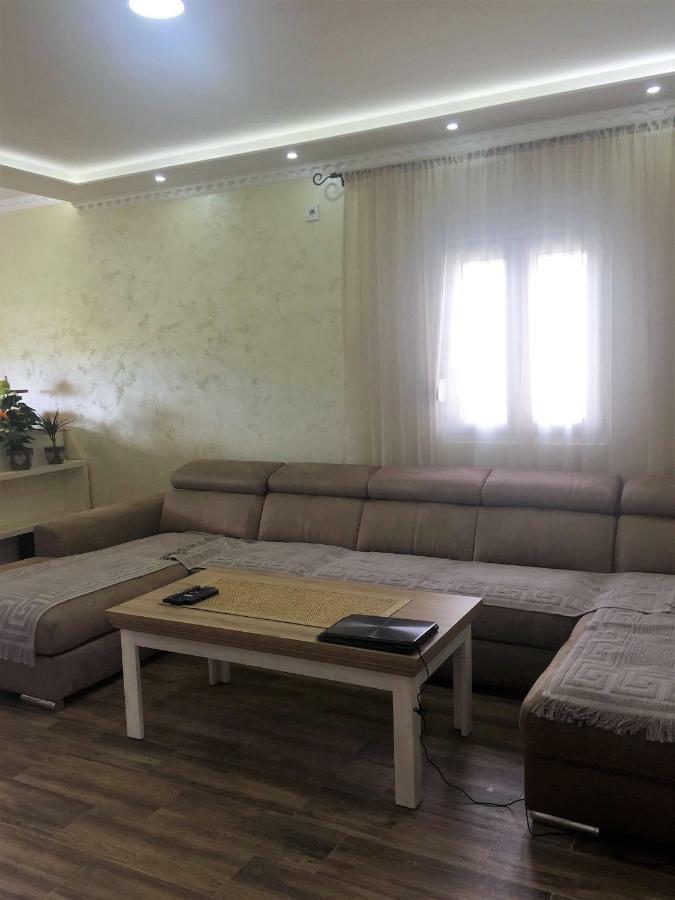 Eko Apartmani Krackovic Golubovci Exterior foto