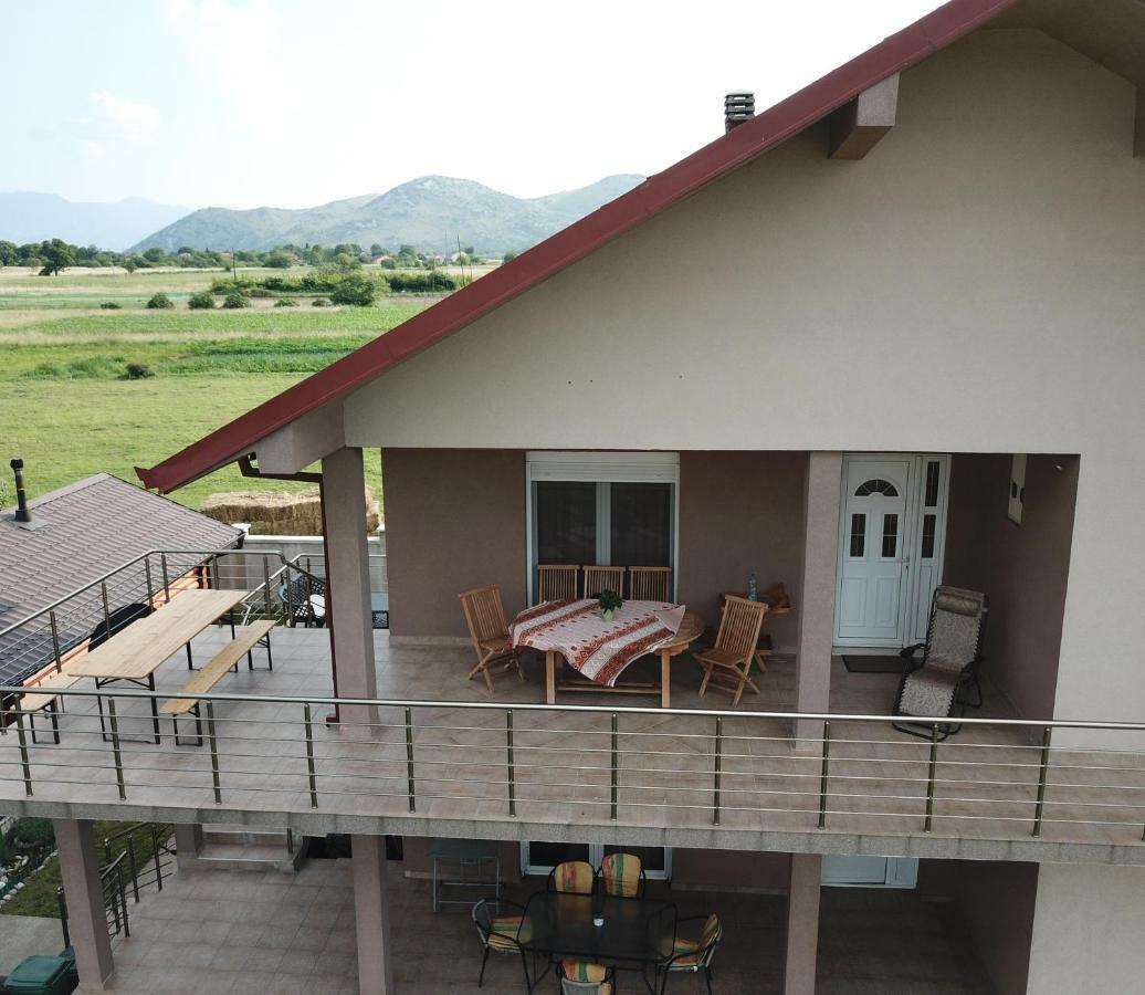 Eko Apartmani Krackovic Golubovci Exterior foto