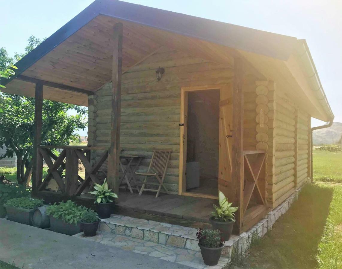 Eko Apartmani Krackovic Golubovci Exterior foto